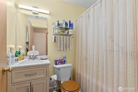 Bath - 412 Ozzie St NW, Orting, WA 98360 photo 2 of 3