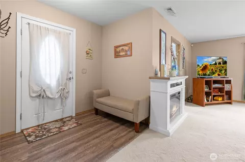 Entry Way - 412 Ozzie St NW, Orting, WA 98360 photo 2 of 2