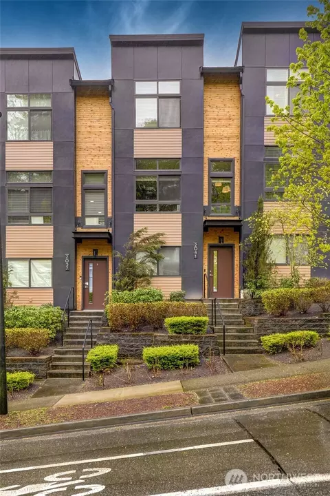 2041 NW Talus Dr #6, Issaquah, WA 98027