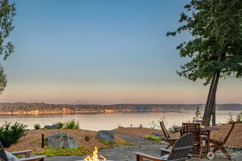211 E Vineyard Crest Rd, Grapeview, WA 98546