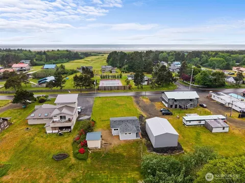 1642 State Route 105, Aberdeen, WA 98520