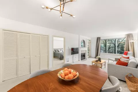 1525 NW 57th St #302, Seattle, WA 98107
