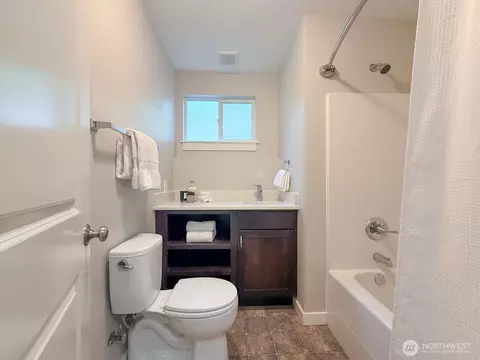 Bath - 15003 108th Pl NE, Bothell, WA 98011 photo 4 of 4
