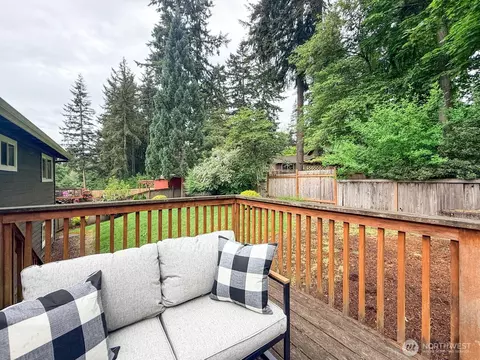 Exterior - 15003 108th Pl NE, Bothell, WA 98011 photo 6 of 7