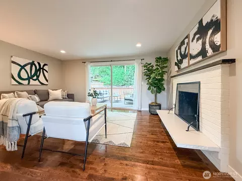 Living - 15003 108th Pl NE, Bothell, WA 98011 photo 4 of 6