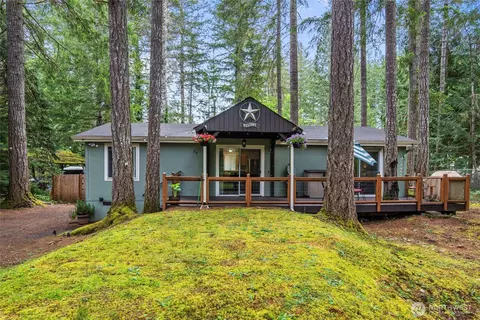30 N Carp Pl N, Hoodsport, WA 98548