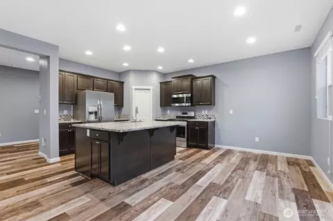 Kitchen - 914 Ofarrell Ln NW, Orting, WA 98360 photo 1 of 3