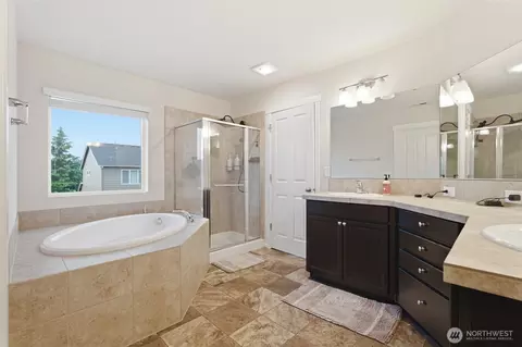 Bath - 914 Ofarrell Ln NW, Orting, WA 98360 photo 4 of 4