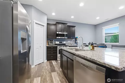 Kitchen - 914 Ofarrell Ln NW, Orting, WA 98360 photo 3 of 3