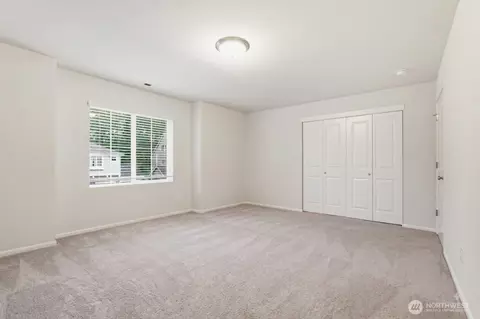 Bedroom - 914 Ofarrell Ln NW, Orting, WA 98360 photo 5 of 9