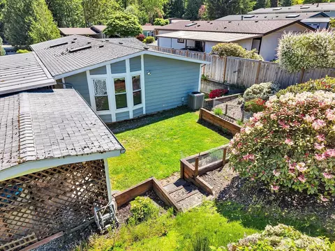 Exterior - 17235 119th Ave NE, Bothell, WA 98011 photo 7 of 9