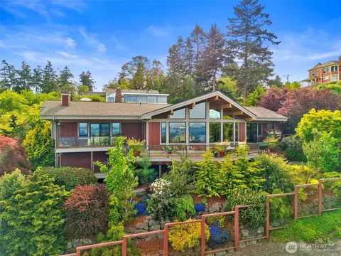 1323 Jackson St, Port Townsend, WA 98368