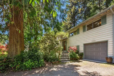 10218 SW Tillicum Ln, Vashon, WA 98070