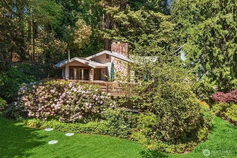 10218 SW Tillicum Ln, Vashon, WA 98070
