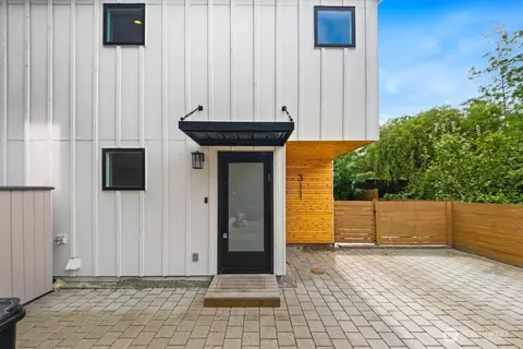 311 NW 89th St, Seattle, WA 98117