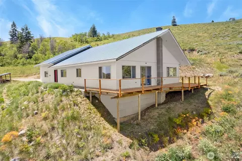427 Rendezvous Rd, Winthrop, WA 98862