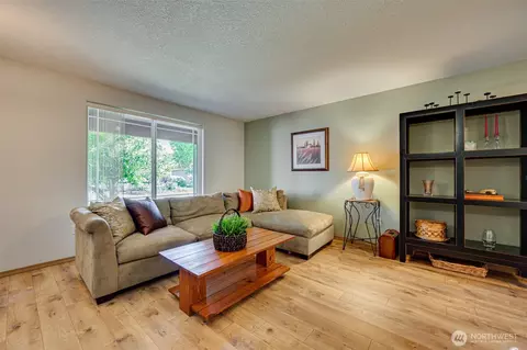Living - 15521 NE 87th St, Vancouver, WA 98682 photo 2 of 3