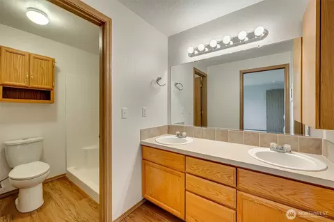 Bath - 15521 NE 87th St, Vancouver, WA 98682 photo 1 of 3