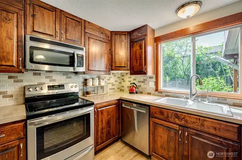 Kitchen - 15521 NE 87th St, Vancouver, WA 98682 photo 3 of 4