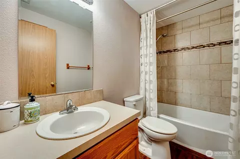 Bath - 15521 NE 87th St, Vancouver, WA 98682 photo 2 of 3