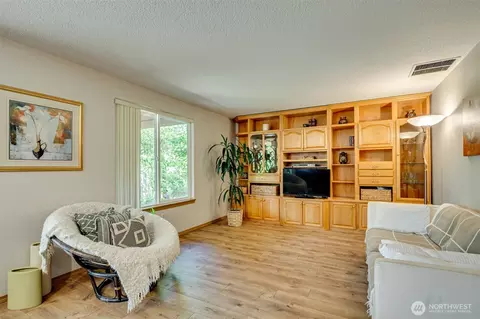 Living - 15521 NE 87th St, Vancouver, WA 98682 photo 1 of 3