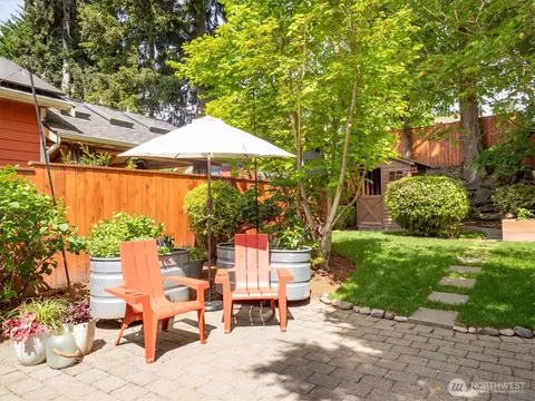 Exterior - 526 N 84th St, Seattle, WA 98103 photo 5 of 14