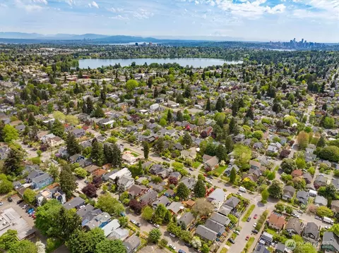 View/Area - 526 N 84th St, Seattle, WA 98103 photo 2 of 3