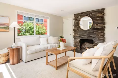 Living - 526 N 84th St, Seattle, WA 98103 photo 1 of 2