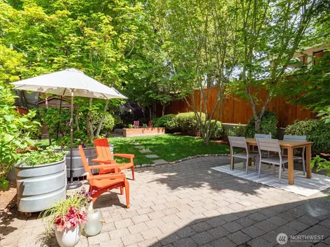 Exterior - 526 N 84th St, Seattle, WA 98103 photo 4 of 14