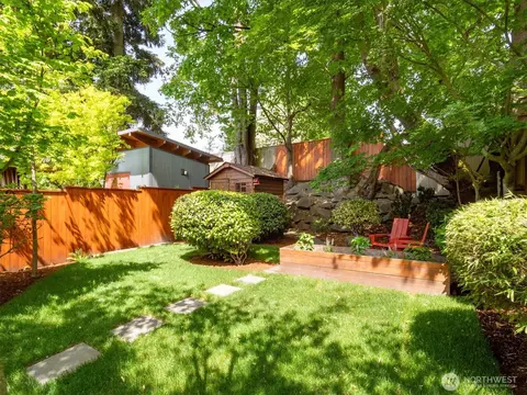 Exterior - 526 N 84th St, Seattle, WA 98103 photo 6 of 14