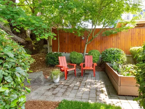 Exterior - 526 N 84th St, Seattle, WA 98103 photo 7 of 14