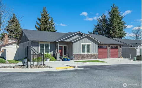 227 Pershing Cir, Wenatchee, WA 98801