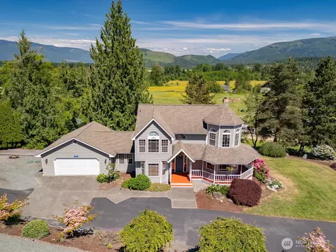 13085 Sunrise Dr, Mount Vernon, WA 98273