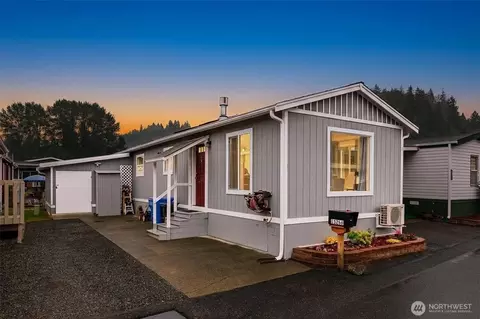 15266 Maple Dr, Renton, WA 98058