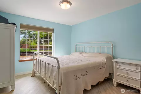 Bedroom - 171 E Rauschert Rd, Grapeview, WA 98546 photo 2 of 4