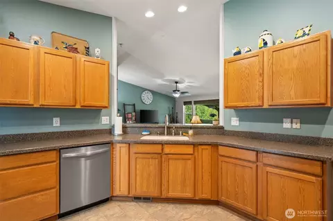 Kitchen - 171 E Rauschert Rd, Grapeview, WA 98546 photo 2 of 3