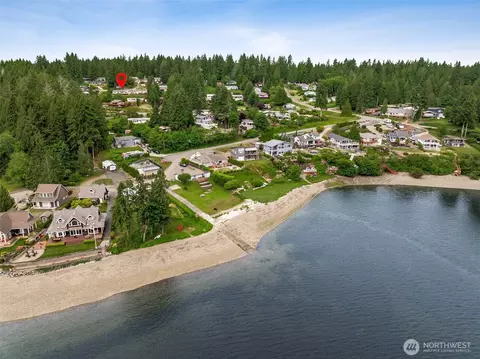 81 E Sea Breeze Dr, Grapeview, WA 98546