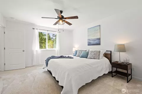 Bedroom - 401 E Sunset Ridge Rd, Union, WA 98592 photo 2 of 4