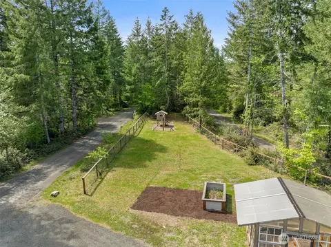 Exterior - 401 E Sunset Ridge Rd, Union, WA 98592 photo 3 of 12
