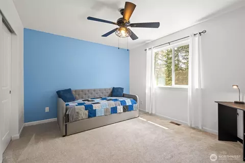 Bedroom - 401 E Sunset Ridge Rd, Union, WA 98592 photo 4 of 4