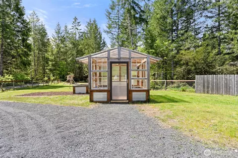 Exterior - 401 E Sunset Ridge Rd, Union, WA 98592 photo 5 of 12