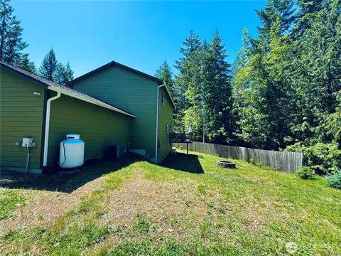Exterior - 401 E Sunset Ridge Rd, Union, WA 98592 photo 11 of 12