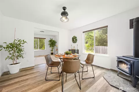 Dining - 401 E Sunset Ridge Rd, Union, WA 98592 photo 2 of 2