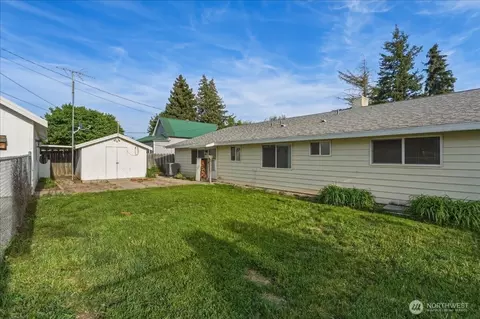 Exterior - 309 W Walnut St, Waterville, WA 98858 photo 1 of 3