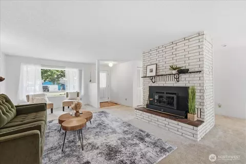 Living - 309 W Walnut St, Waterville, WA 98858 photo 3 of 5