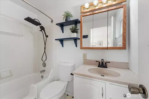 Bath - 309 W Walnut St, Waterville, WA 98858 photo 1 of 2