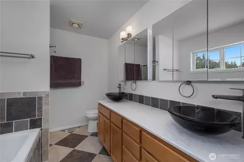 Bath - 20711 1st Ave E, Spanaway, WA 98387 photo 3 of 4