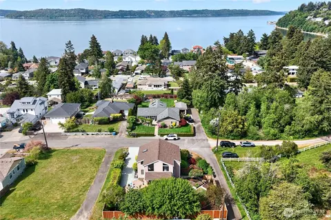 516 Wana Wana Pl NE, Tacoma, WA 98422