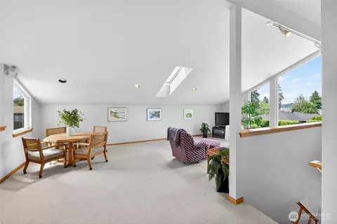 516 Wana Wana Pl NE, Tacoma, WA 98422