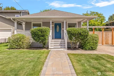 3228 39th Ave SW, Seattle, WA 98116